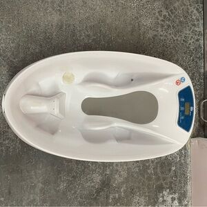 Baby Patent Aqua Scale Bathtub